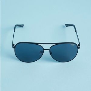 QUAY Australia Vivienne sunglasses in Black/Smoke